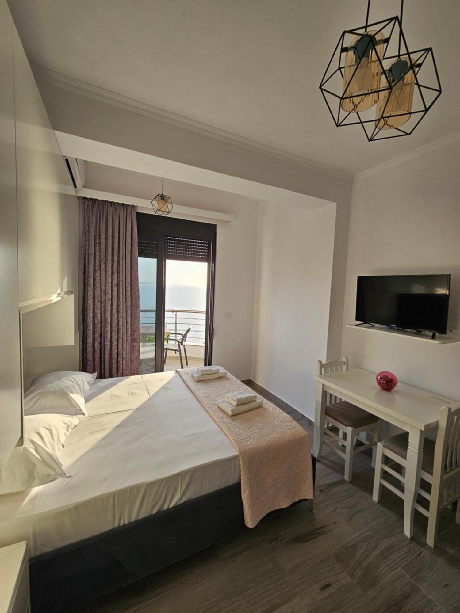 Nora'S Guesthouse Saranda Extérieur photo