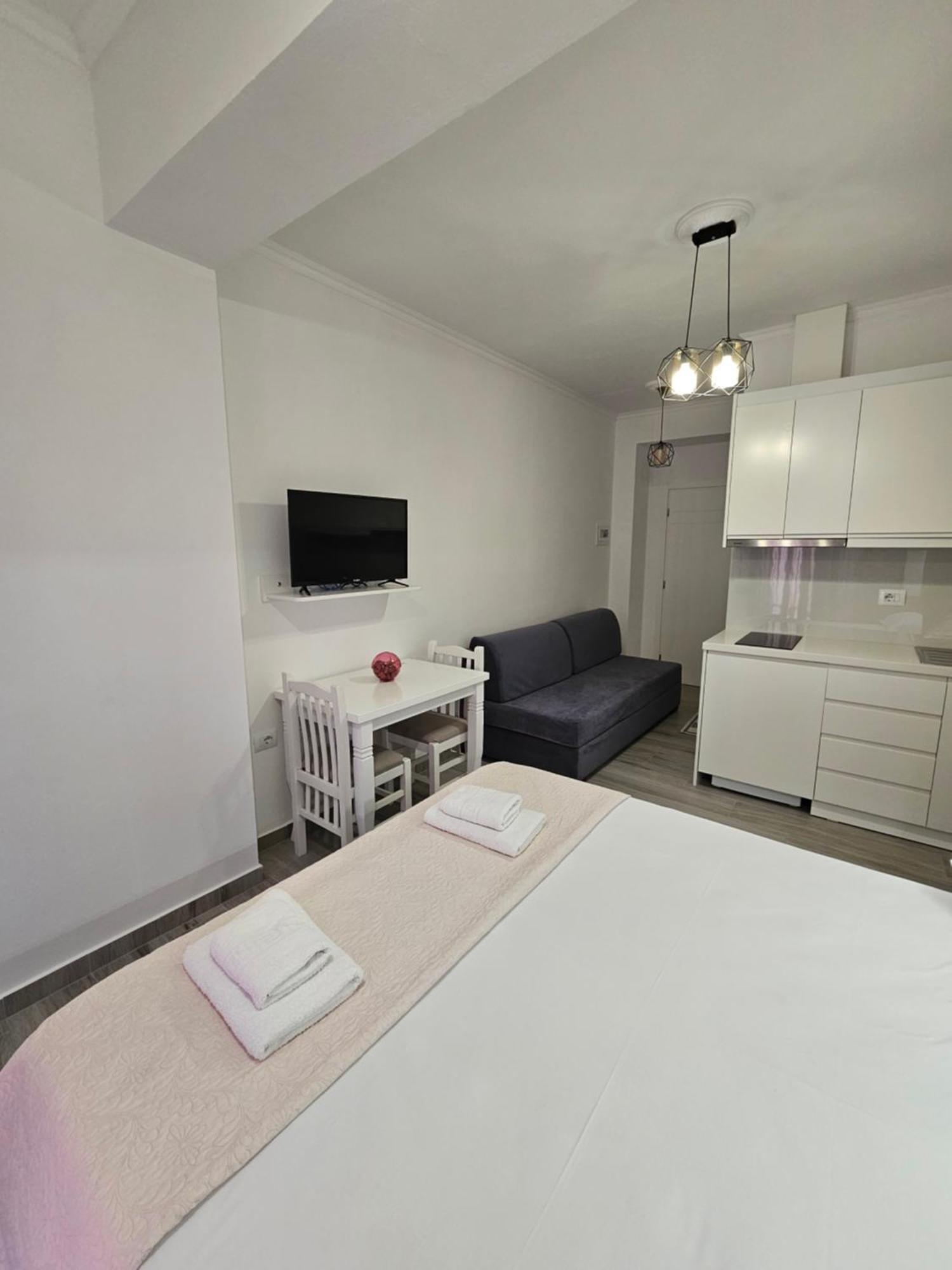 Nora'S Guesthouse Saranda Extérieur photo