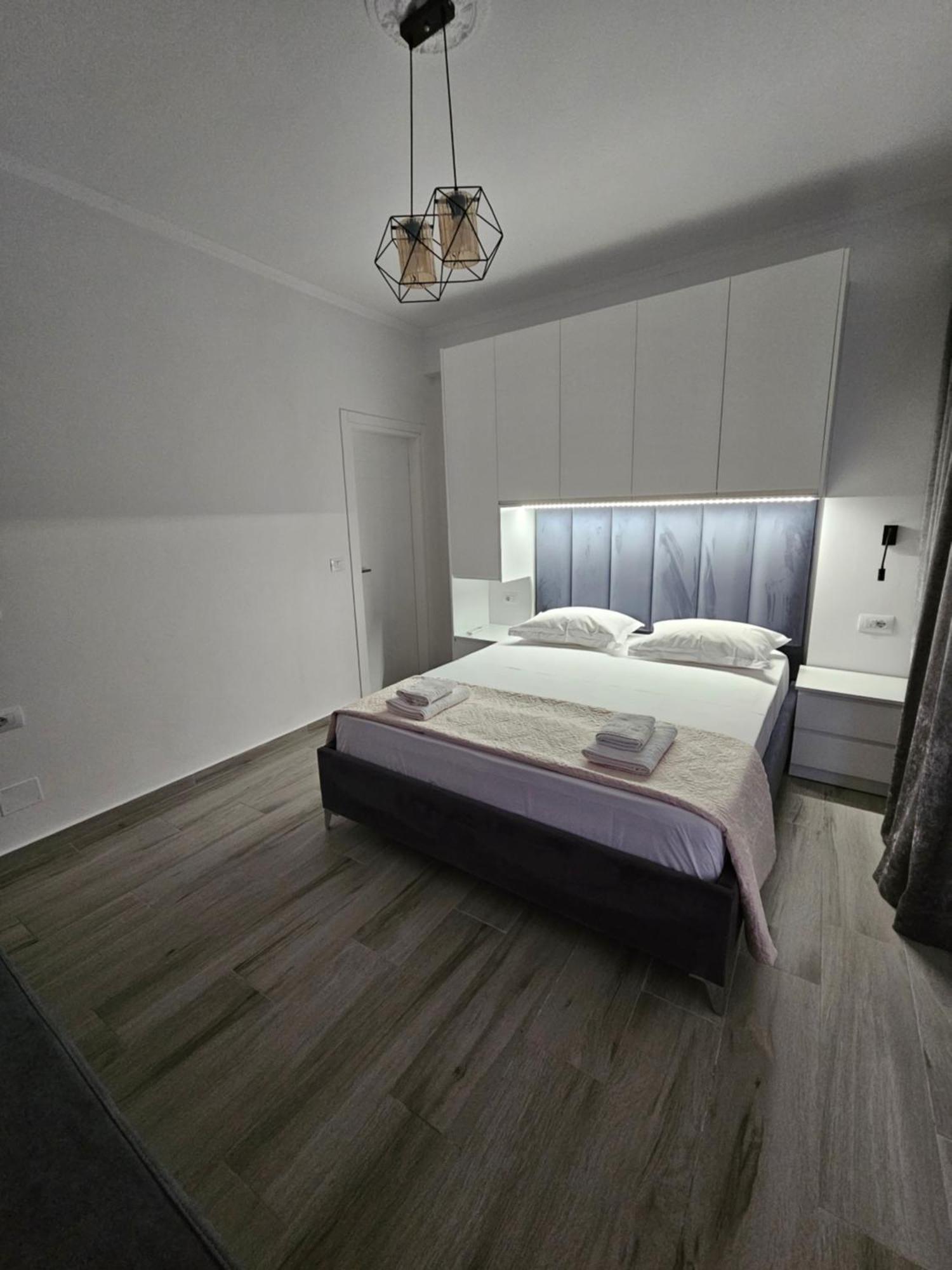 Nora'S Guesthouse Saranda Extérieur photo