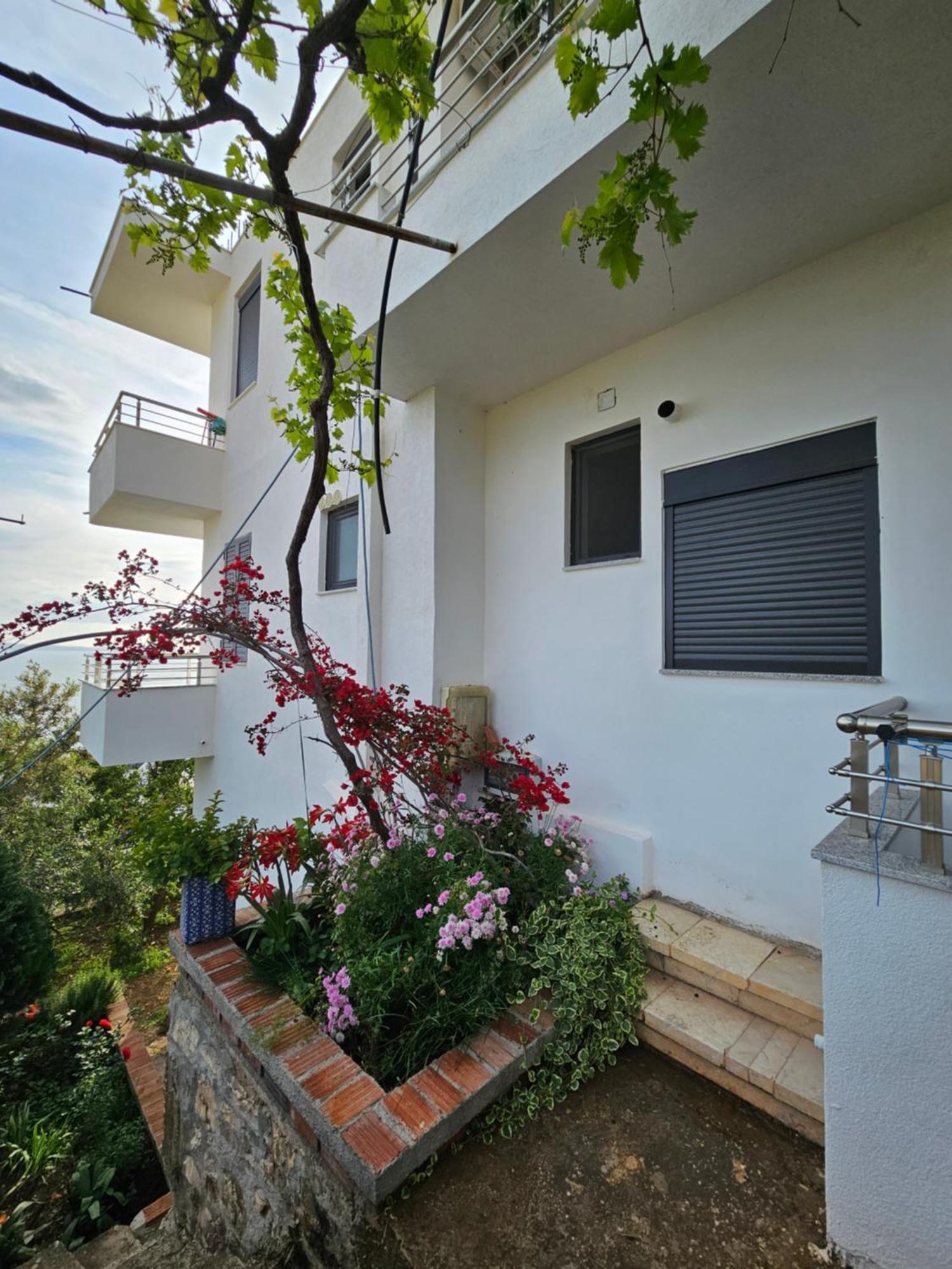 Nora'S Guesthouse Saranda Extérieur photo