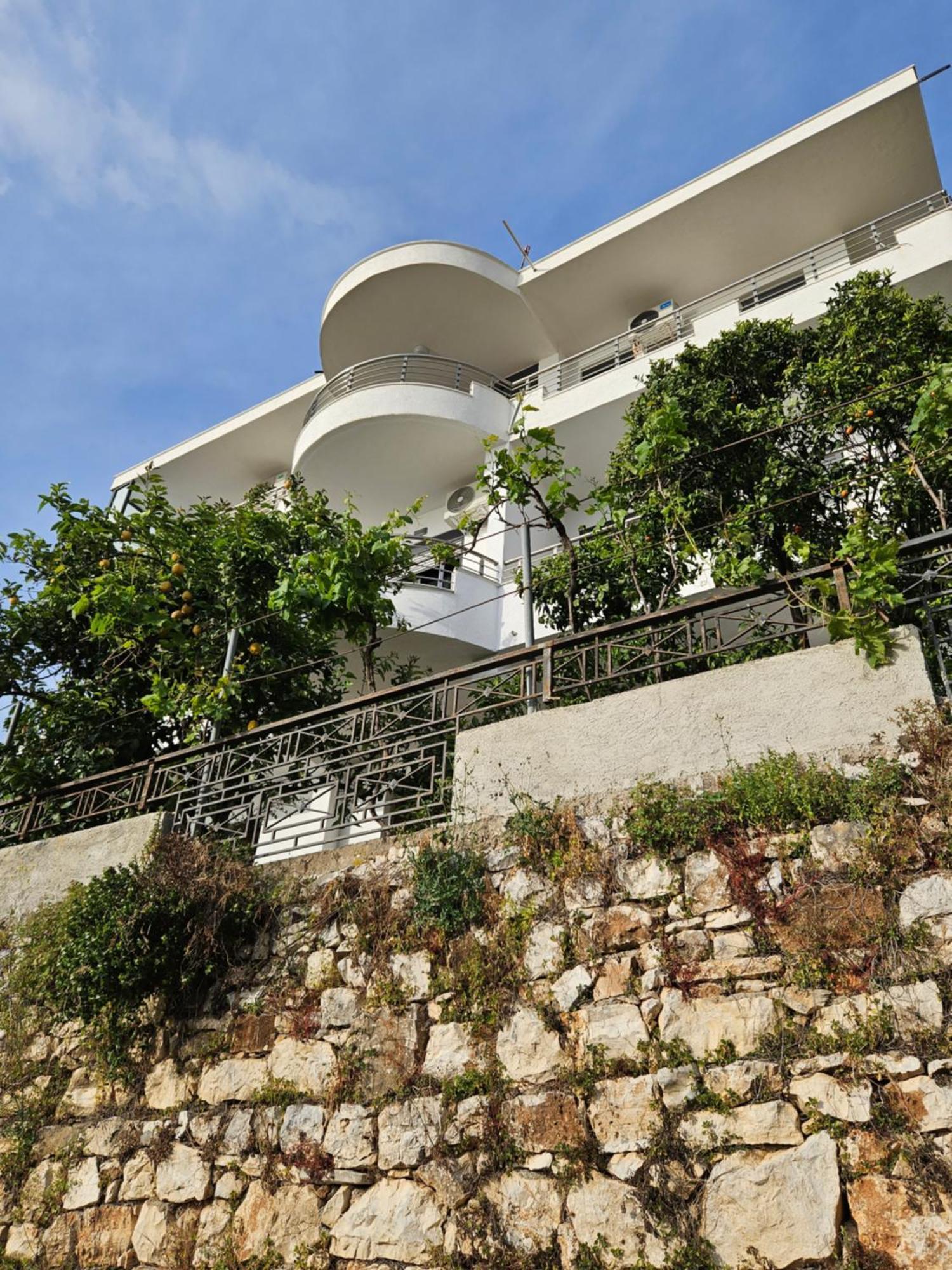 Nora'S Guesthouse Saranda Extérieur photo