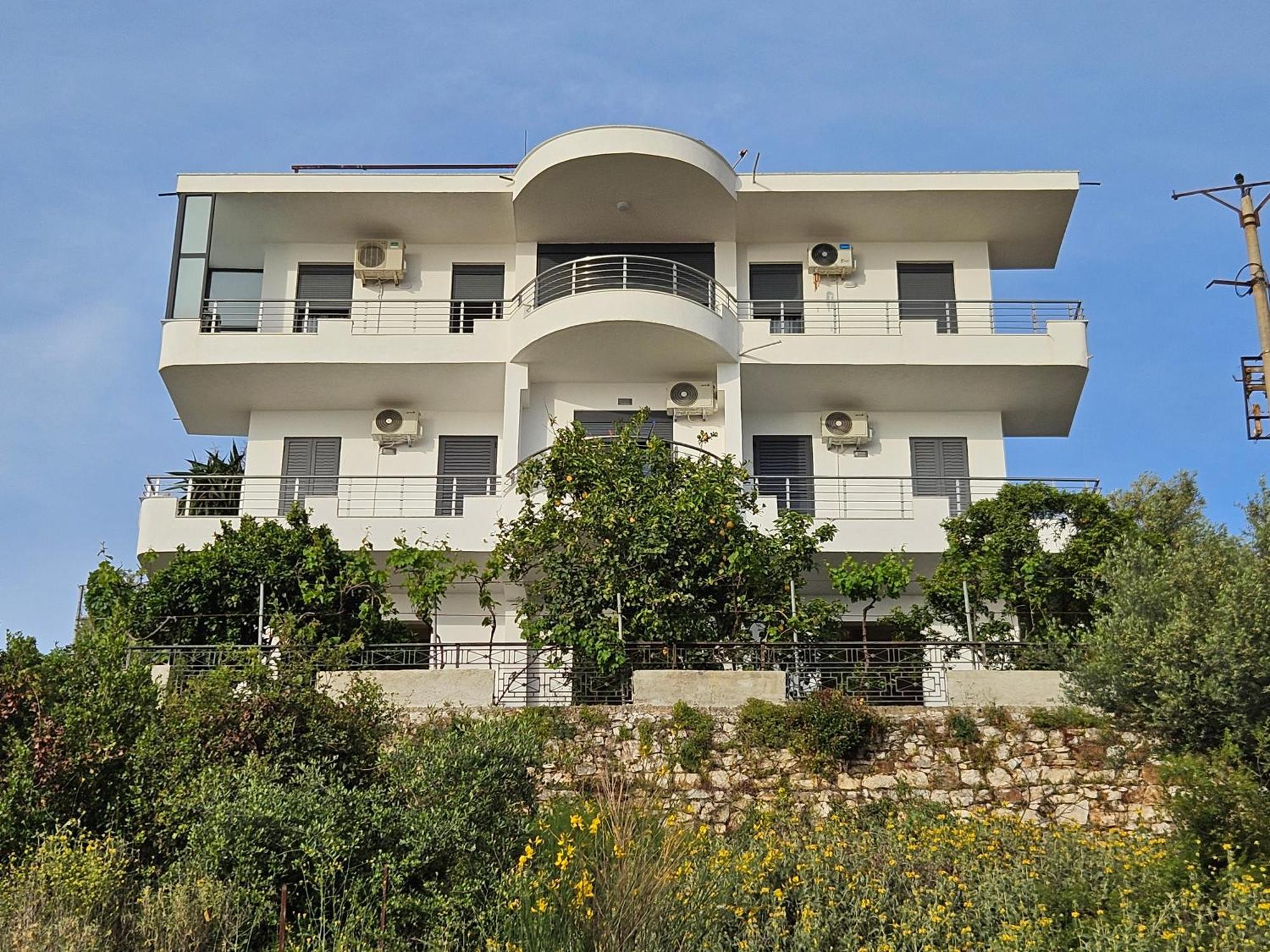 Nora'S Guesthouse Saranda Extérieur photo